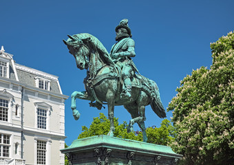 Obraz premium Equestrian statue of William I, Prince of Orange on the Noordeinde street in The Hague, Netherlands. The statue by the French sculptor Emilien de Nieuwerkerke was unveiled on November 17, 1845.