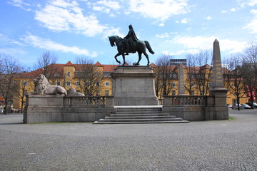 reiterstandbild kaiser wilhelm I auf dem karlsplatz in stuttgart