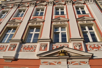 Okna na barokowej elewacji © bnorbert3