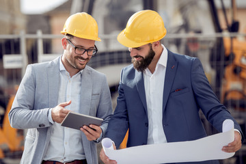 Architect and client discussing the plan of the building