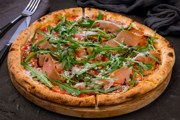 Pizza with Parma ham and arugula