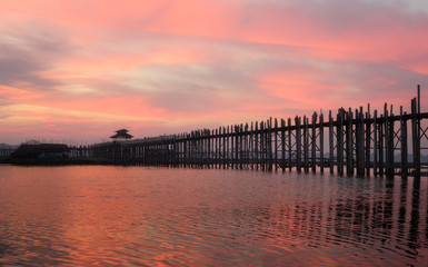 Fototapeta na wymiar U- Bein bridge in Myanmar. 