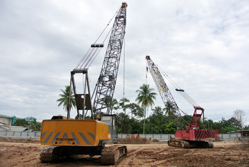 Mobile crane is the heavy machine used to lifting heavy material at construction site.  