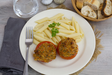 tomates farcies et pâtes