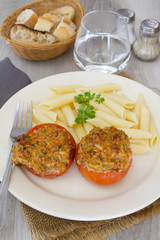 tomates farcies et pâtes