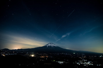日本、世界遺産、富士山、冬、絶景、雪、感動の風景、夕方の朝霧高原