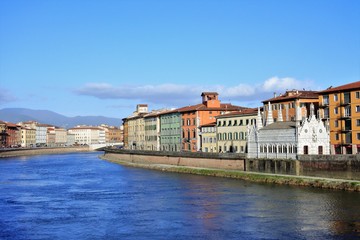 Fototapeta na wymiar the Arno river in Pisa, Italy