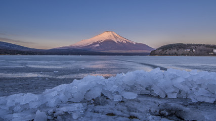 日本、世界遺産、富士山、冬、絶景、雪、感動の風景、山中湖畔にて