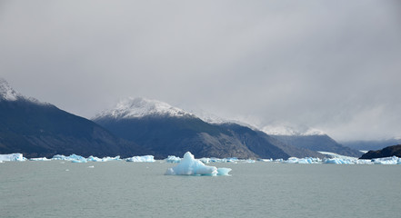 Glaces sur le lago Argentino en Patagonie, Argentine