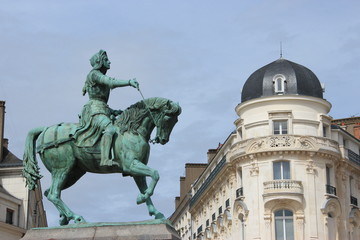 Fototapeta na wymiar Statue de Jeanne d’Arc, place du Martroi, Orléans