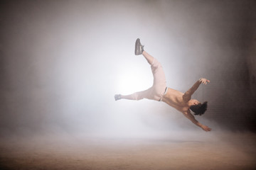 asian break dancer Sexy girls no bobes