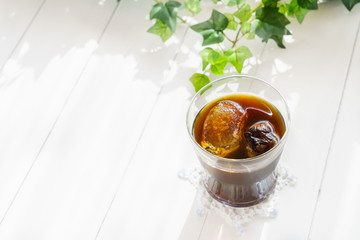 テラスでアイスコーヒー