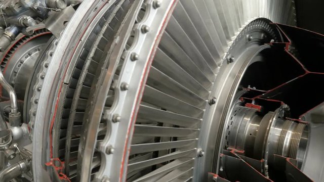 How does the aircraft engine.Turbine sectional, can be seen internal structure equipment. Turbine blades. 

