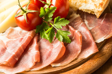 Tagliere di prosciutto crudo e formaggio