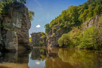 Fototapeta na wymiar Terrific view of the River Canyon on a sunny day. Buky Canyon on the Hirs'kyi Takich river in Ukraine