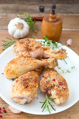 Gebratene Hähnchenschenkel