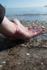 Hand im Wasser