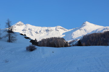 Obraz premium Auvergne-Rhône-Alpes - Savoie - Lanslevillard - La pointe du Charbonnel et la pointe de Ronce