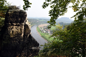 Sächsische Schweiz, Basteiblick flussaufwärts