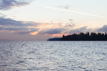 Obraz premium Early light on the water