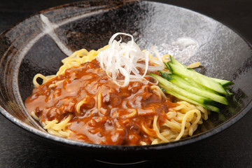 ジャージャー麺