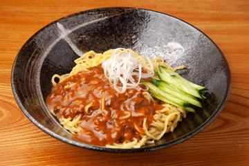 ジャージャー麺