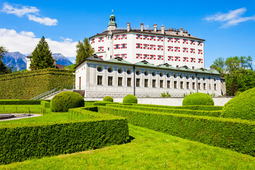 Fototapeta na wymiar Schloss Ambras Castle, Innsbruck