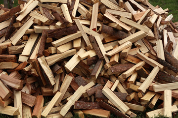 Kaminholz Brennholz gespalten für den Kamin