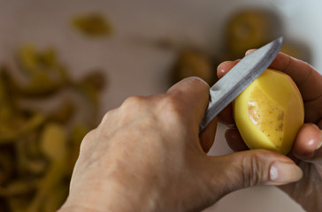 Cleaning potatoes
