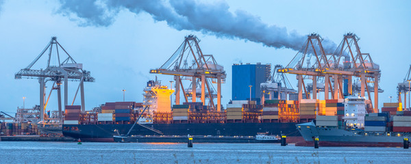 Container ships loading at Europoort tweede maasvlakte harbor © creativenature.nl
