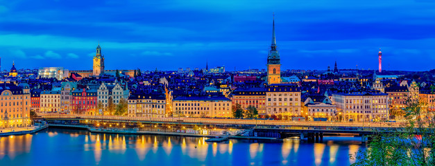 Panoramic sunset view onto Stockholm old town Gamla Stan and Riddarholmen church in Sweden - obrazy, fototapety, plakaty