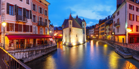 Fototapeta na wymiar Panorama wit the Palais de l'Isle and Thiou river during morning blue hour in old city of Annecy, Venice of the Alps, France
