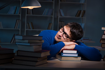 Obraz premium Student preparing for exams late at night in library