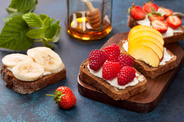 Toasts with cream cheese and fresh berries