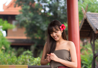 Naklejka premium Nice and beautiful smiling Thai girl with Thai ancient style dressing