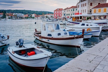 Obraz premium Boats moored at the marina in Stari Grad