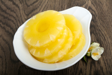 Canned pineapple