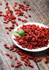 dry red goji berries
