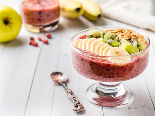 Berry dessert smoothie banana Kiwi Apple Parsley Raspberry Nuts Granule for Breakfast