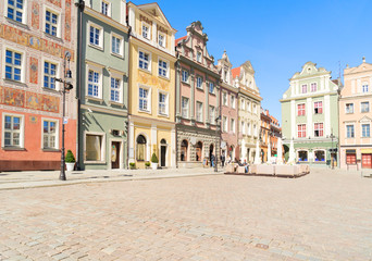 Obraz premium facades of medieval houses on the central market square in Poznan, Poland