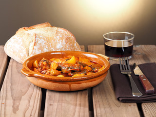 All i Pebre de Anguila – European Eel with garlic and paprika

Traditional Valencian dish, stew with european eel, potatoes, garlic, and paprika.