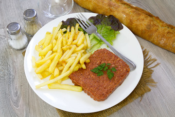 filet américain et frites