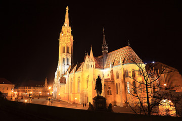 Obraz premium Matthiaskirche im Burgviertel von Budapest, Ungarn