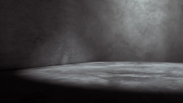 Fondo de suelo de cemento en la oscuridad. Humo y niebla en movimiento con luz de foco