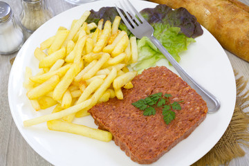 filet américain et frites