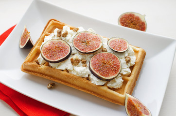 dessert wafer with ricotta and fresh figs