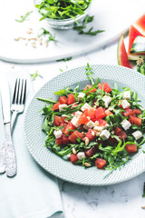 Saftige Wassermelone Salat mit Rucola und Feta käse