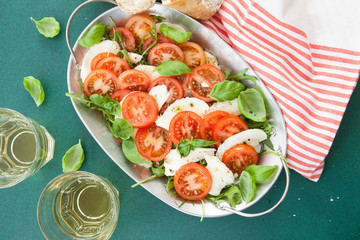Bunter Caprese Salat