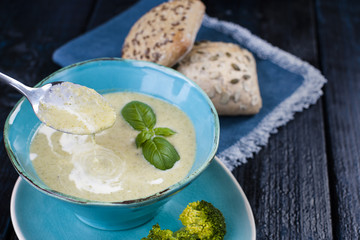 green soup with spinach. healthy eating. vegetables. vegetarianism