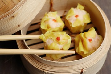 Chinese shrimp steamed dumplings © oilslo